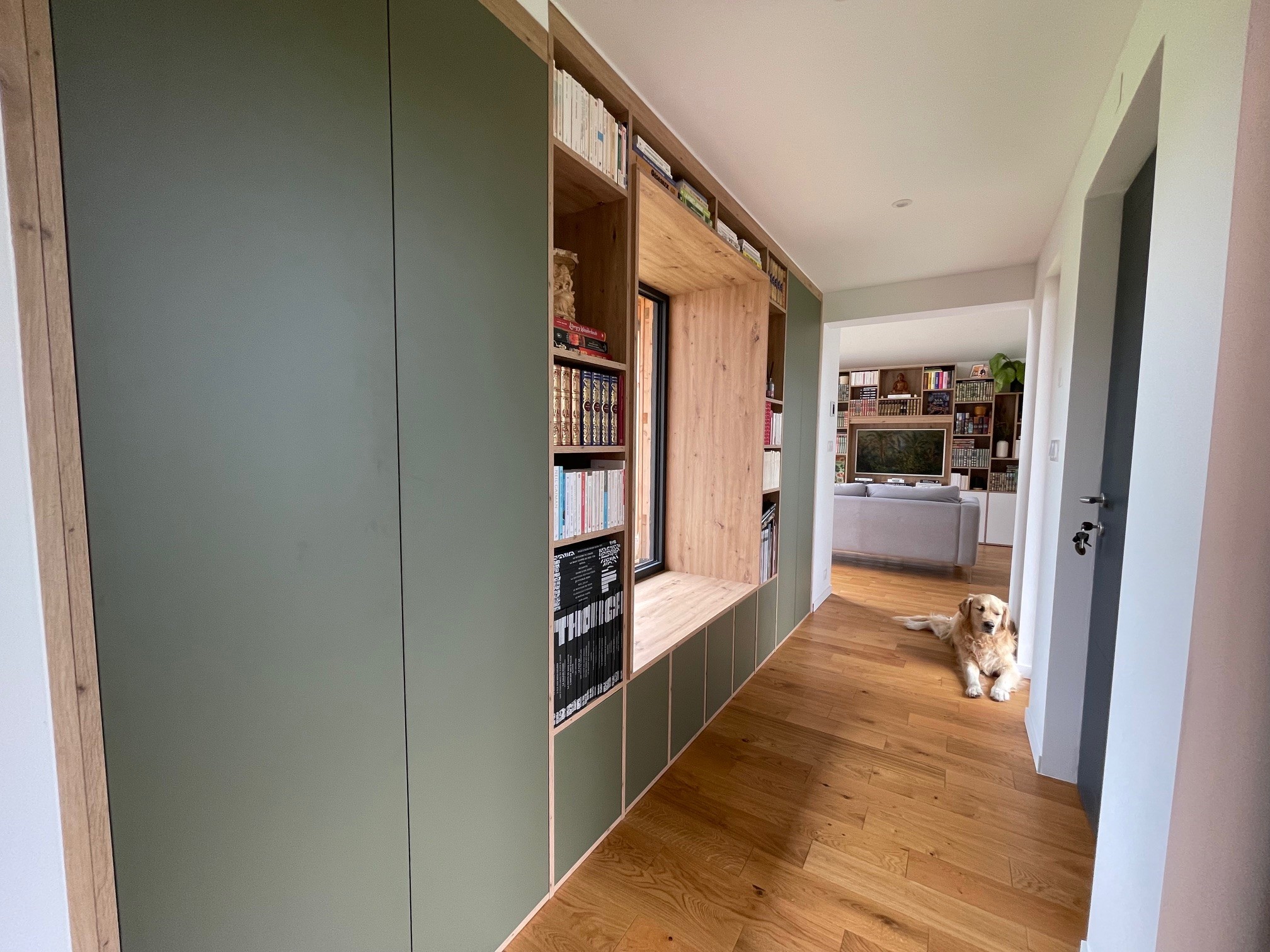 Comment intégrer une bibliothèque autour d’une porte ou d’une fenêtre